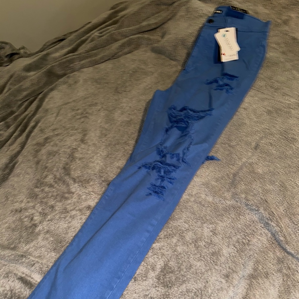 NWT Fashion nova distressed jeans size 11